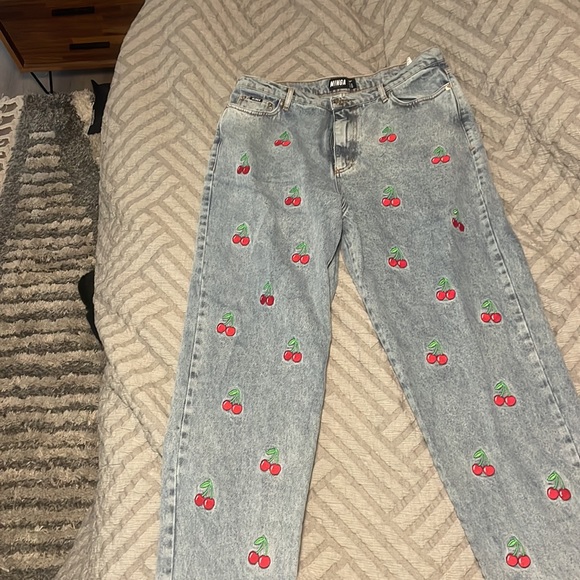 MINGA LONDON CHERRY EMBROIDERED JEANS - Picture 3 of 3